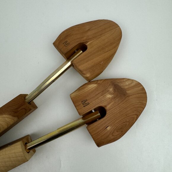 Vtg Cedar Wood Medium Size Shoe Tree Shape Moisture Absorber Executive Imperials - Picture 4 of 11